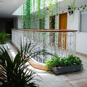  Hotel Mariel